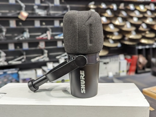 Shure - MV7-K PODCASTING MIC W/USBA AND USBC CABLES