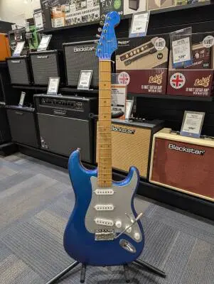 FENDER LTD H.E.R STRAT MN BLU MRLN 2
