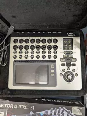QSC - TOUCHMIX-16