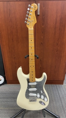 Fender - Nile Rodgers Hitmaker Stratocaster, Maple Neck - Olympic White