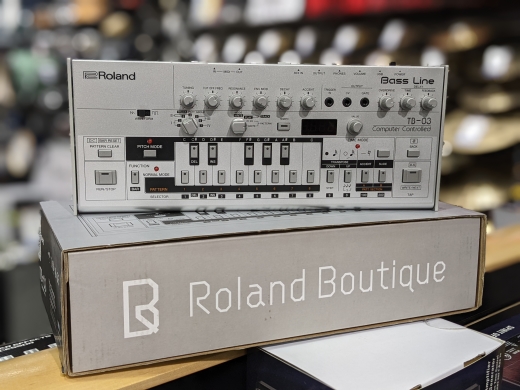 Roland - TB-03 BASSLINE SYNTH