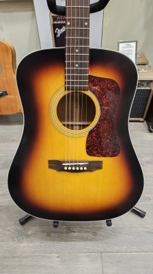 Guild D-40 - Antique Sunburst 2