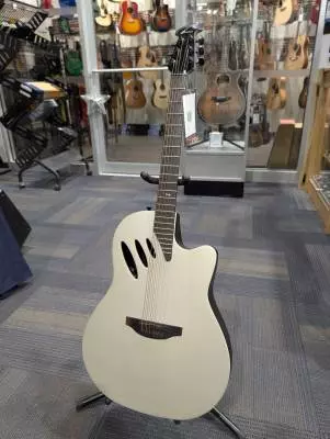 OVATION CELEBRITY IDEA GUITAR W/RECORDER