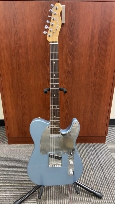 Fender - Chrissie Hynde Telecaster, Rosewood Fingerboard - Ice Blue Metallic