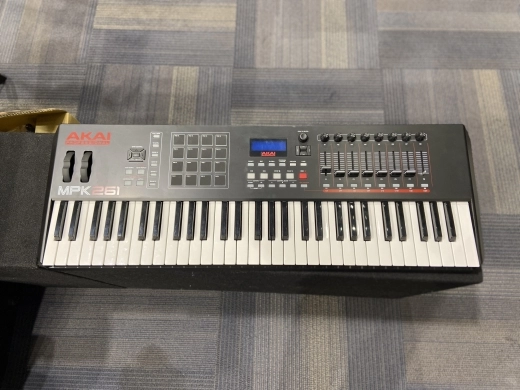 Akai - 61 SEMI-WEIGHTED KYBD CONTROLLER