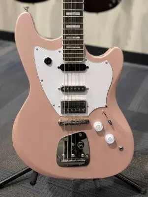 GUILD DELUXE SURFLINER W/MODS