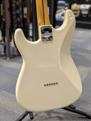 FENDER NILE RODGERS STRAT MN OWT W/CS 2