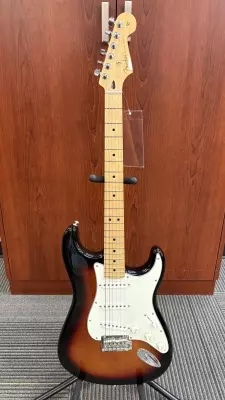 Fender - Player Stratocaster Maple - 3 Tone Sunburst