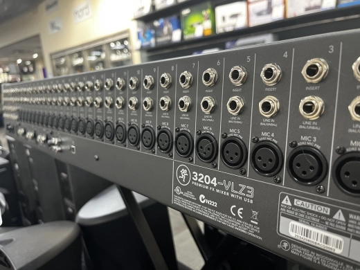 Mackie 3204 VLZ3 Mixing Console 5
