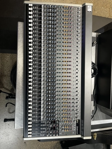 Mackie 3204 VLZ3 Mixing Console 2