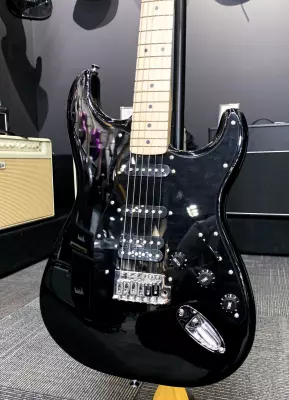 Squier - Sonic Stratocaster HSS, Maple Fingerboard - Black 2