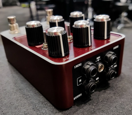 Universal Audio - UAFX Ruby '63 Top Boost Amplifier Pedal 2