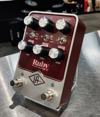 Universal Audio - UAFX Ruby '63 Top Boost Amplifier Pedal 3