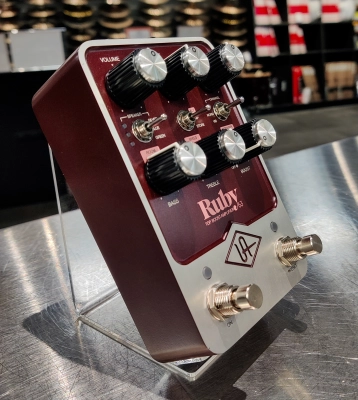 Universal Audio - UAFX Ruby '63 Top Boost Amplifier Pedal 4