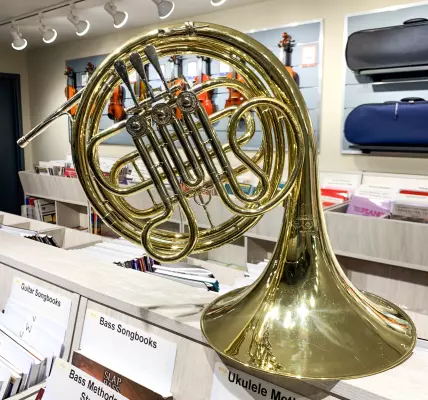 HOYER SINGLE FRENCH HORN LACQ W/CASE