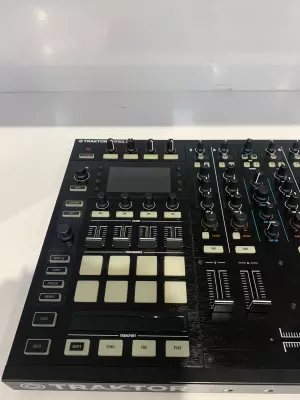 Native Instruments - TRAKTOR KONT S8 2