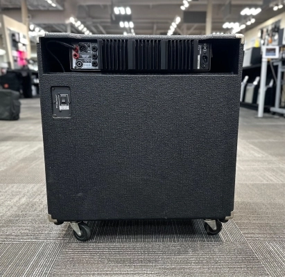 DB400- Traynor 400w 15'' Combo Bass Amp 2