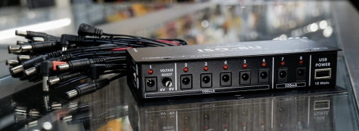 ART Pro Audio - ISO-8U 8-Output Pedal PSU with USB Power