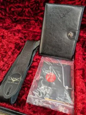 FENDER CUSTOM HEAVY RELIC STRATOCASTER 2