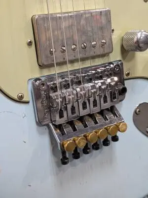 FENDER CUSTOM HEAVY RELIC STRATOCASTER 2