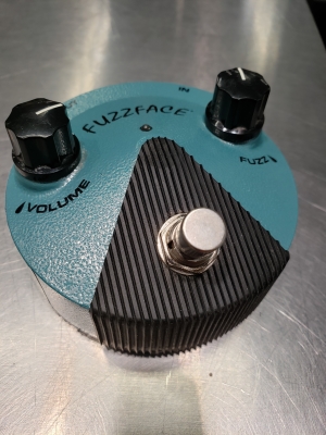 JIM DUNLOP FFM3 Fuzz Face Mini Dunlop FFM3 Jimi Hendrix Fuzz Face Mini Fuzz Guitar Pedal