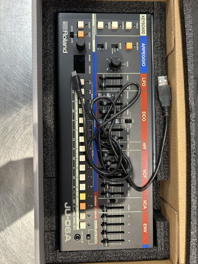 Roland - JU-06A