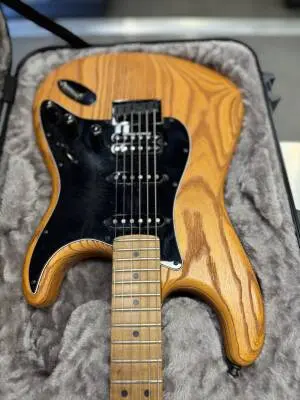Fender - Limited Edition American Professional II Stratocaster HSS HT, Roasted Maple Fingerboard - Aged Natural 2