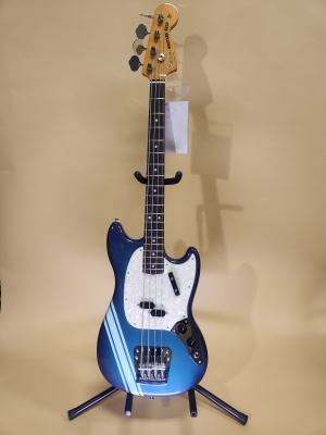 Fender - Vintera II 70s Mustang Bass, Rosewood Fingerboard - Competition Burgundy 2