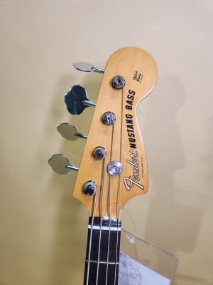 Fender - Vintera II 70s Mustang Bass, Rosewood Fingerboard - Competition Burgundy 3