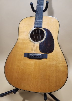 Martin Guitars - D-18 STD