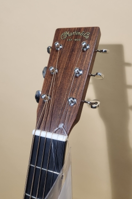 Martin Guitars - D-18 STD 3