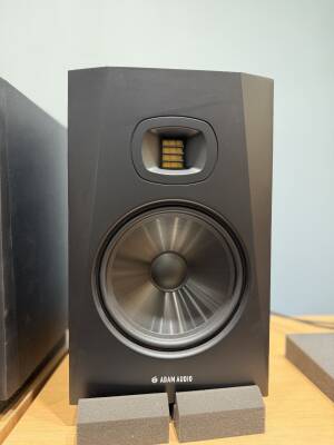 ADAM Audio - AD-T8V