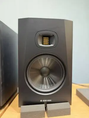 ADAM Audio - AD-T8V