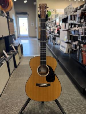 Martin Guitars - Shawn Mendes