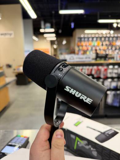 Shure MV7 XLR/USB Dynamic Podcasting Microphone - Silver