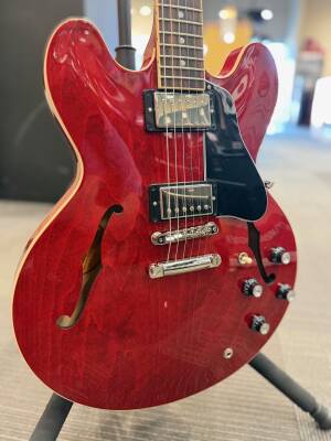 Gibson ES-335 DOT Semi-Hollow Body Electric - Sixties Cherry Gibson ES-335 DOT Semi-Hollow Body Electric - Sixties Cherry