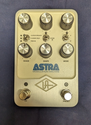 Universal Audio Astra Modulation Machine Stereo Effects Pedal