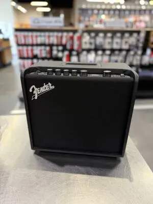 Fender - LT25
