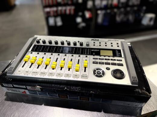 Zoom R24 - SD Recorder/Interface/Controller