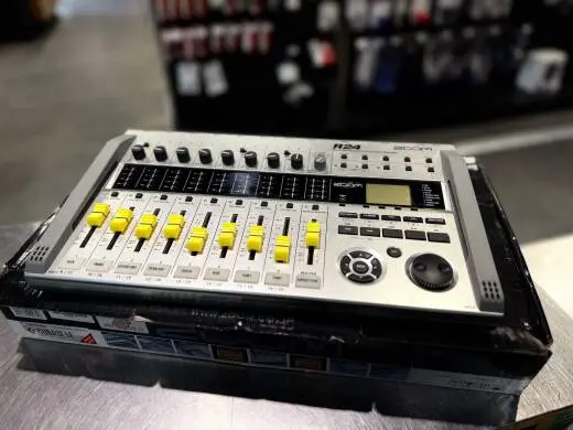 Zoom - R24 2