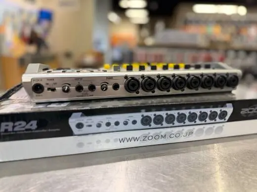 Zoom - R24 2