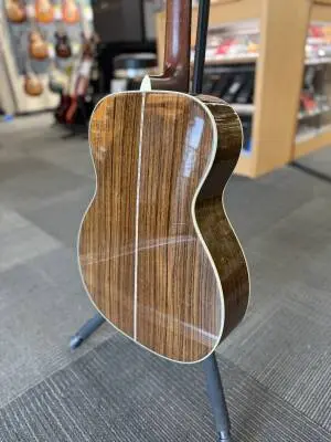 Martin Guitars - 000-28 V18 2