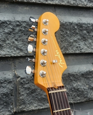 Fender - American Ultra Stratocaster Ultraburst 3