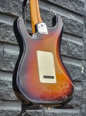 Fender - American Ultra Stratocaster Ultraburst 4