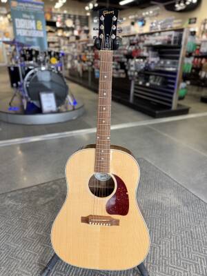 ZED。Gibson J-45 Studio Walnut ナチュラル Gibson J-45 Studio Walnut - Natural | Long & McQuade