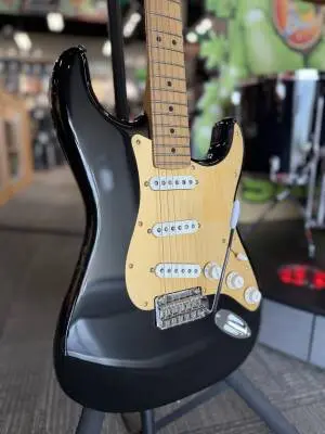Fender - Player Stratocaster 2