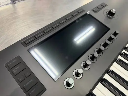 Native Instruments - KONTROL S61 MK3 2