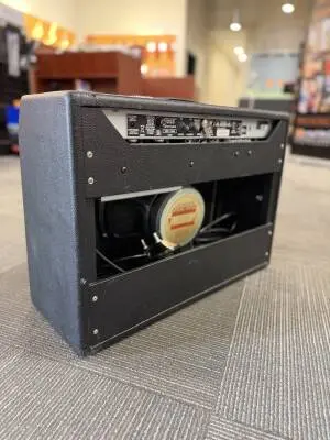 FENDER 65 Deluxe Reverb 2