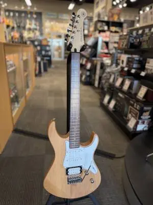 Yamaha - Pacifica 112V Electric Guitar - Yellow Natural Satin
