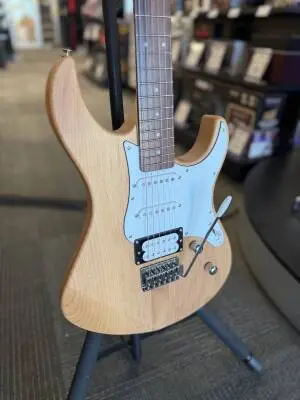 Yamaha - Pacifica 112V Electric Guitar - Yellow Natural Satin 2